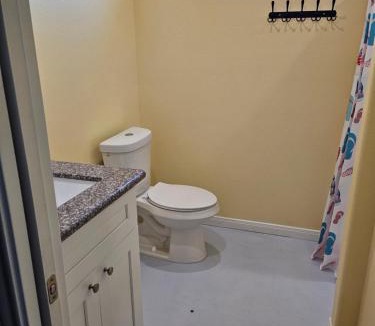 Gilchrist House | Crabby Cove – Peaceful Coastal Cottage w/fantastic view