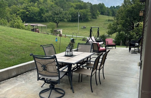Beechgrove House | Creekside Bungalow : peaceful, country, feels like home