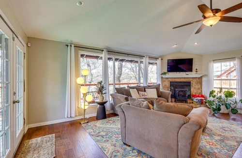 Belton House | Creekside Cottage w/Deck & Hot Tub in Belton