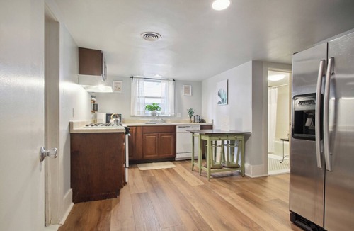 Marlyville - Fontainebleau Apartment | Creole Chalet - Fabulous Apartment in Vibrant Uptown New Orleans- Walk to Tulane