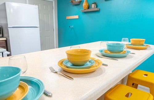 Pineville Apartment | Crew Ready 3 TVs Kitchen Parking W/D King Bed