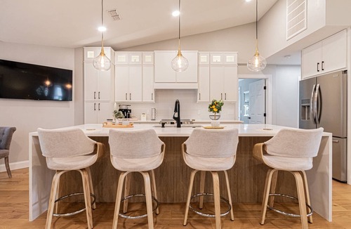 Crown Pointe House | Crown Pointe Home w/heated pool, updated kitchen & baths.minutes to downtown & beaches!