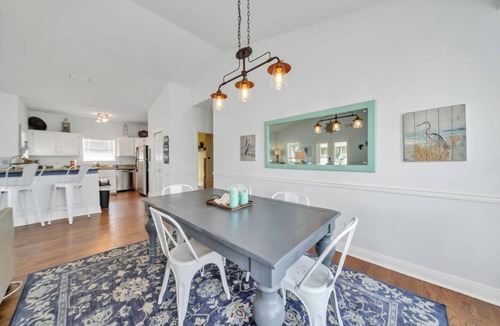 Clipper Cove House | Crystal beach 3/2 slps 8 pet friendly 3 blks to beach and Publix