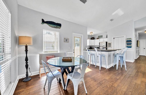 Clipper Cove House | Crystal beach 3/2 slps 8 pet friendly 3 blks to beach and Publix