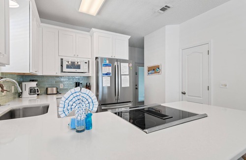 Clipper Cove House | ☀Crystal Beach~Community Pool~Pet Friendly~3BR Our Summer House🌅