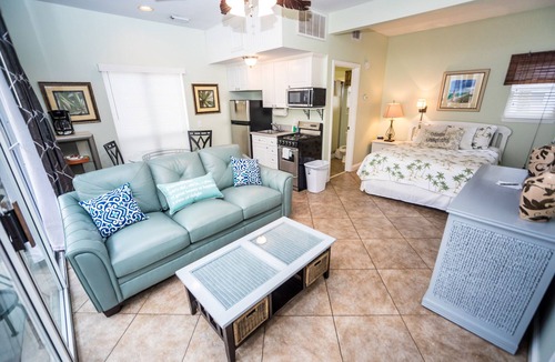 Crystal Beach Apartment | Crystal Beach Cottage, steps to beach & pool. Close to shopping, restaurants!