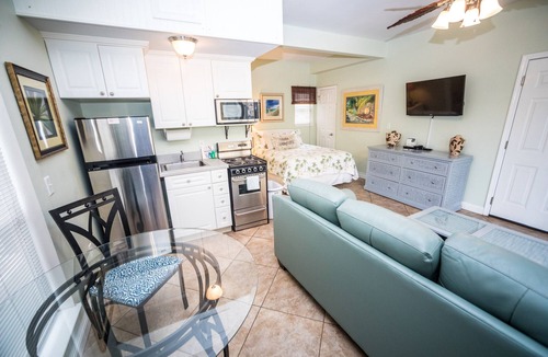 Crystal Beach Apartment | Crystal Beach Cottage, steps to beach & pool. Close to shopping, restaurants!
