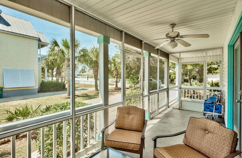 Clipper Cove House | ⭐️Crystal Beach House! 6 Min Walk To Beach; Best Location! Pool, Pet Friendly! ⭐️