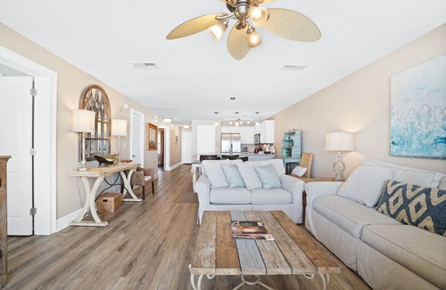 Crystal Beach Condo | Crystal Dunes 205 - Beachfront, Pool, Hot Tub, Destin, VIP Beach Service Incl!