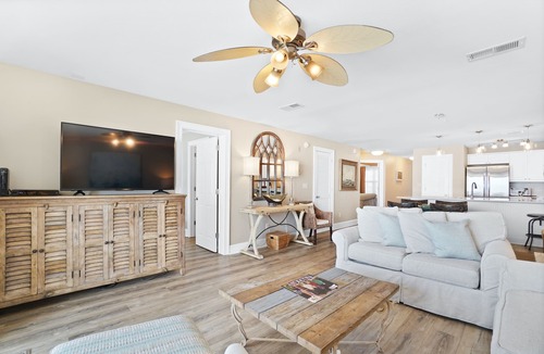 Crystal Beach Condo | Crystal Dunes 205 - Beachfront, Pool, Hot Tub, Destin, VIP Beach Service Incl!