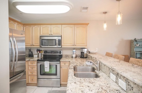 Crystal Beach Condo | Crystal Dunes Beach Resort by Panhandle Getaways