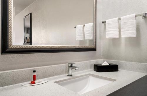 Northside Hotel | Crystal Inn Northeast Houston Downtown I-610
