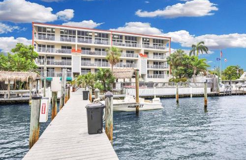 Meadows House | Curacao - Large 2x2 Waterfront Condo Great View Pool & Dock