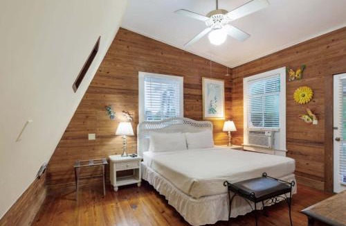Key West Historic District Hotel | Curry House- 3rd Floor, King Bed, & Balcony Room 8