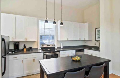 South 7th Ward Apartment | Cute 1bed 1bath 4blocks from French Q, steps to Jazz and music venues