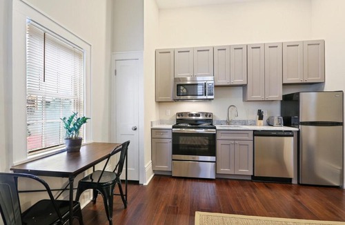 South 7th Ward Apartment | Cute 1bed 1bath 4blocks from French Q near Bourbon St and steps to Jazz Venues
