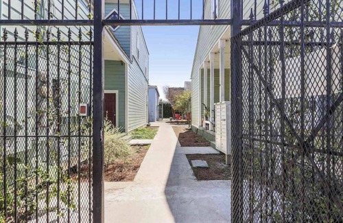 South 7th Ward Apartment | Cute 1bed 1bath Walk to French Q, Bourbon St & Jazz venues. Free street parking