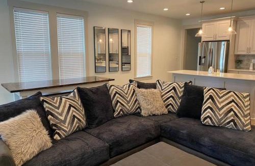 Old East Hill House | Cute 2bdr house Downtown!
