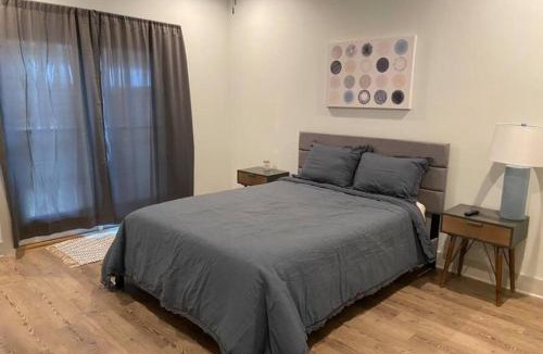 Old East Hill House | Cute 2bdr house Downtown!