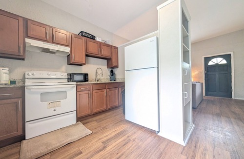 Highlands House | Cute 2BR Northside Retreat | Near Airport