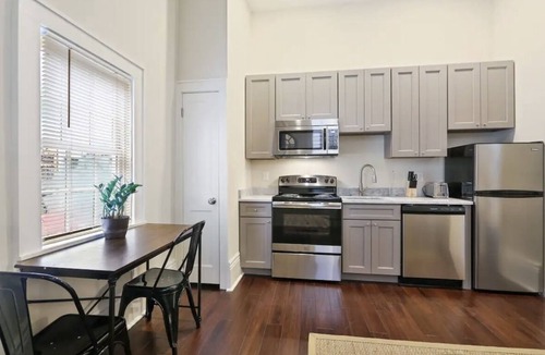 Seventh Ward Apartment | Cute centrally located 1bed 1bath walk to French Q, Bourbon St & Jazz venues