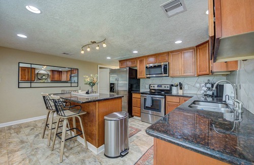 College Park House | Cute & Cozy! 5 Min from Woodlands Med Center 10 min from Woodlands Pavilion