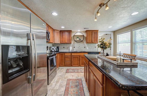 College Park House | Cute & Cozy! 5 Min from Woodlands Med Center 10 min from Woodlands Pavilion
