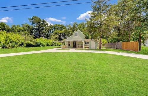 College Park House | Cute & Cozy! 5 Min from Woodlands Med Center 10 min from Woodlands Pavilion