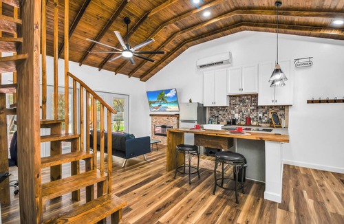 St. Cloud Cottage | Cute Farm 1 Cozy 2-bedroom cottage in lovely St. Cloud with AC