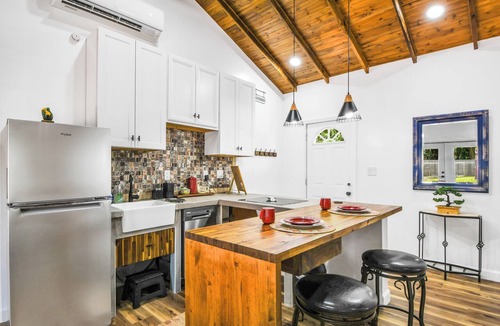 St. Cloud Cottage | Cute Farm 1 Cozy 2-bedroom cottage in lovely St. Cloud with AC
