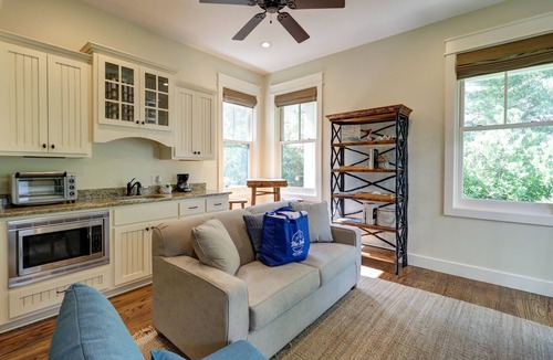 Santa Rosa Beach House | Cute little Cottage! Perfect Getaway! 2 Pools! SLEEPS 4 w/BEACH CHAIRS!