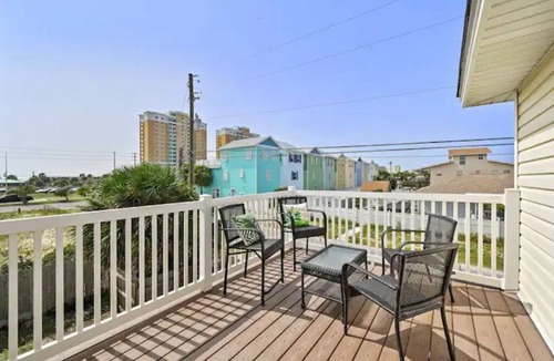 Lagoon Estates House | CUTE! little end-unit beach townhome
