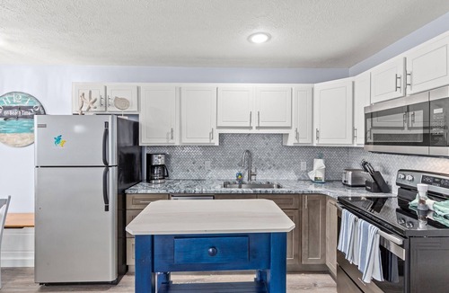 Bahama Beach House | Cute Newly Remodeled! 500 feet to Beach!