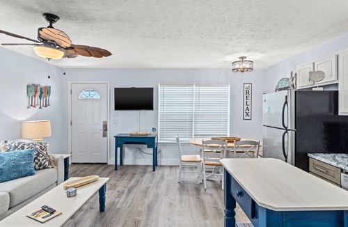 Bahama Beach House | Cute Newly Remodeled! 500 feet to Beach!