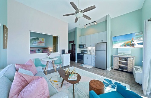 Gulf Place Condo | CUTE! Soak in Gulf Views and