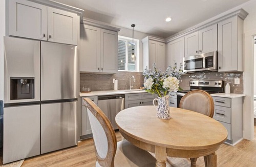 Lafayette House | Cypress House/Cajun luxury/KING bed/Near Airport