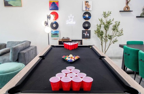 Cedars House | Dallas City View with Pool Table, Sauna, Darts, Golf, and Outdoor Movie Theater