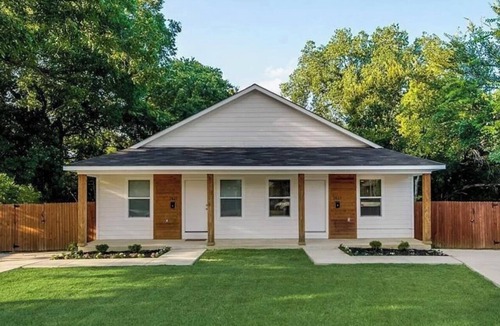 Oak Cliff House | Dallas Dream: Modern Luxury 2BR/1BA with TVs in Every Room – Minutes to Downtown