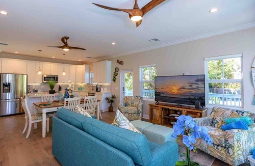 Uptown - Upper Duval House | *DANCE OF THE BUTTERFLIES @ SOUTHERNMOST* New Home & Pool + LAST KEY SERVICES.