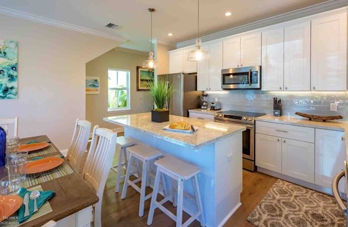 Uptown - Upper Duval House | *DANCE OF THE BUTTERFLIES @ SOUTHERNMOST* New Home & Pool + LAST KEY SERVICES.
