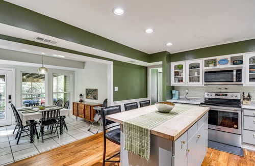 Daphne House | Daphne Home w/Deck: Close to Beaches & Parks!