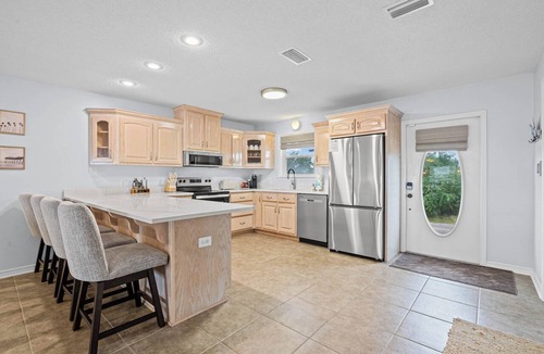 Royal Lagoons House | Dauphin Island Bayfront Getaway with Sunset and Airport Views