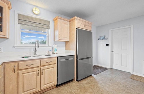 Royal Lagoons House | Dauphin Island Bayfront Getaway with Sunset and Airport Views