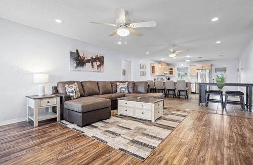 Royal Lagoons House | Dauphin Island Bayfront Getaway with Sunset and Airport Views