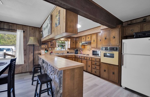 Irene House | Dawson Fish Camp-Navarro Mills Lake Front-8 acre family lodge, fishing, wildlife