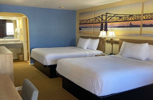 Clinton Hotel | Days Inn by Wyndham Clinton