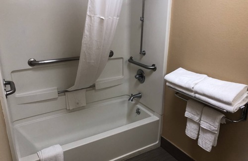 Columbus Hotel | Days Inn by Wyndham Columbus