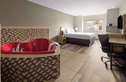 Greater Belhaven Hotel | Days Inn By Wyndham Jackson Downtown
