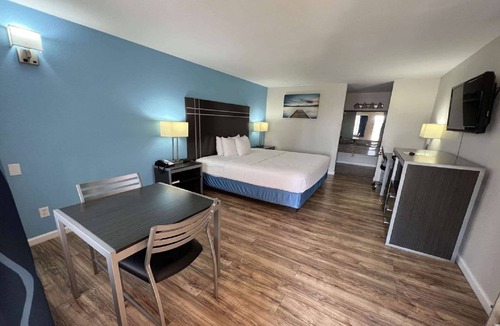 Orange Hotel | Days Inn by Wyndham Orange