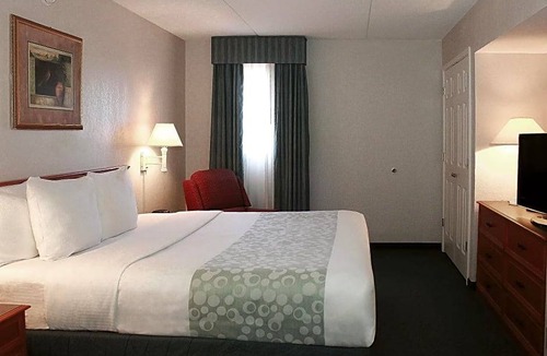 Sulphur Hotel | Days Inn by Wyndham Sulphur West